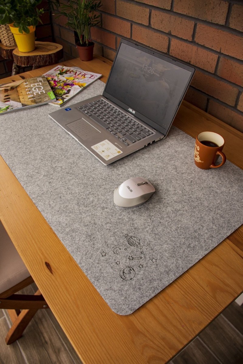 Uzay Desenli Çalışma Masası Düzenleme Ve Oyuncu Mouse Pedi, Masa Üstü Düzenleyici Mat Gri 50x100 Cm Uzay Desenli Çalışma Masası Düzenleme Ve Oyuncu Mouse Pedi, Masa Üstü Düzenleyici Mat Gri 50x100 Cm