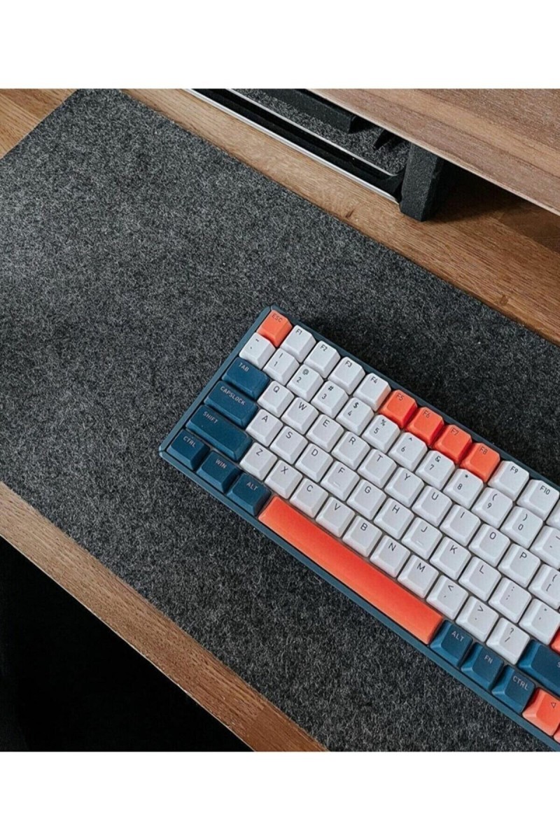 Masa Üstü Düzenleyici Şık Görünümlü Mouse Pad Antrasit 30x80 cm Masa Üstü Düzenleyici Şık Görünümlü Mouse Pad Antrasit 30x80 cm